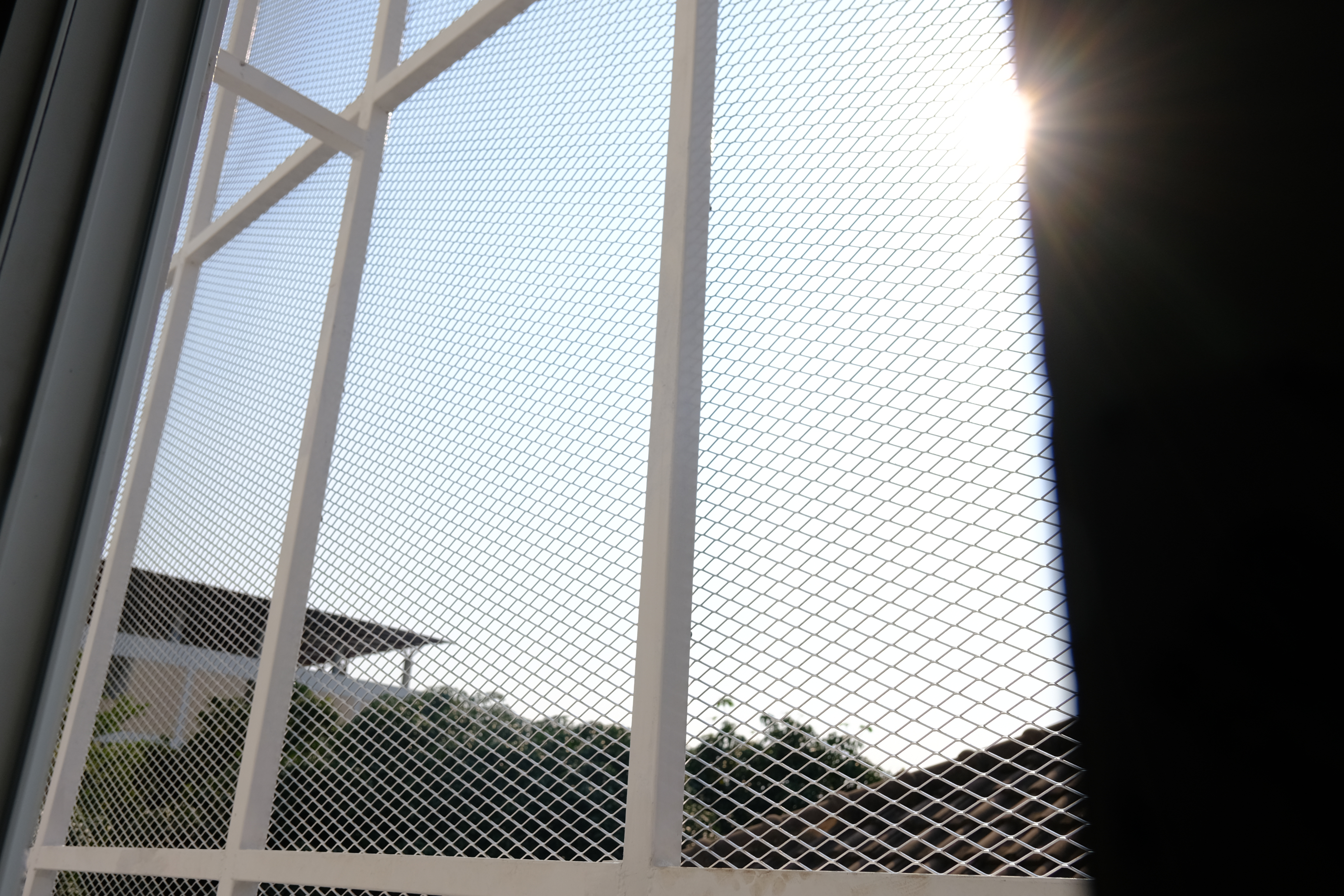 แผ่นเจาะรู,หน้ากากอาคาร,ตะแกรงเหล็ก