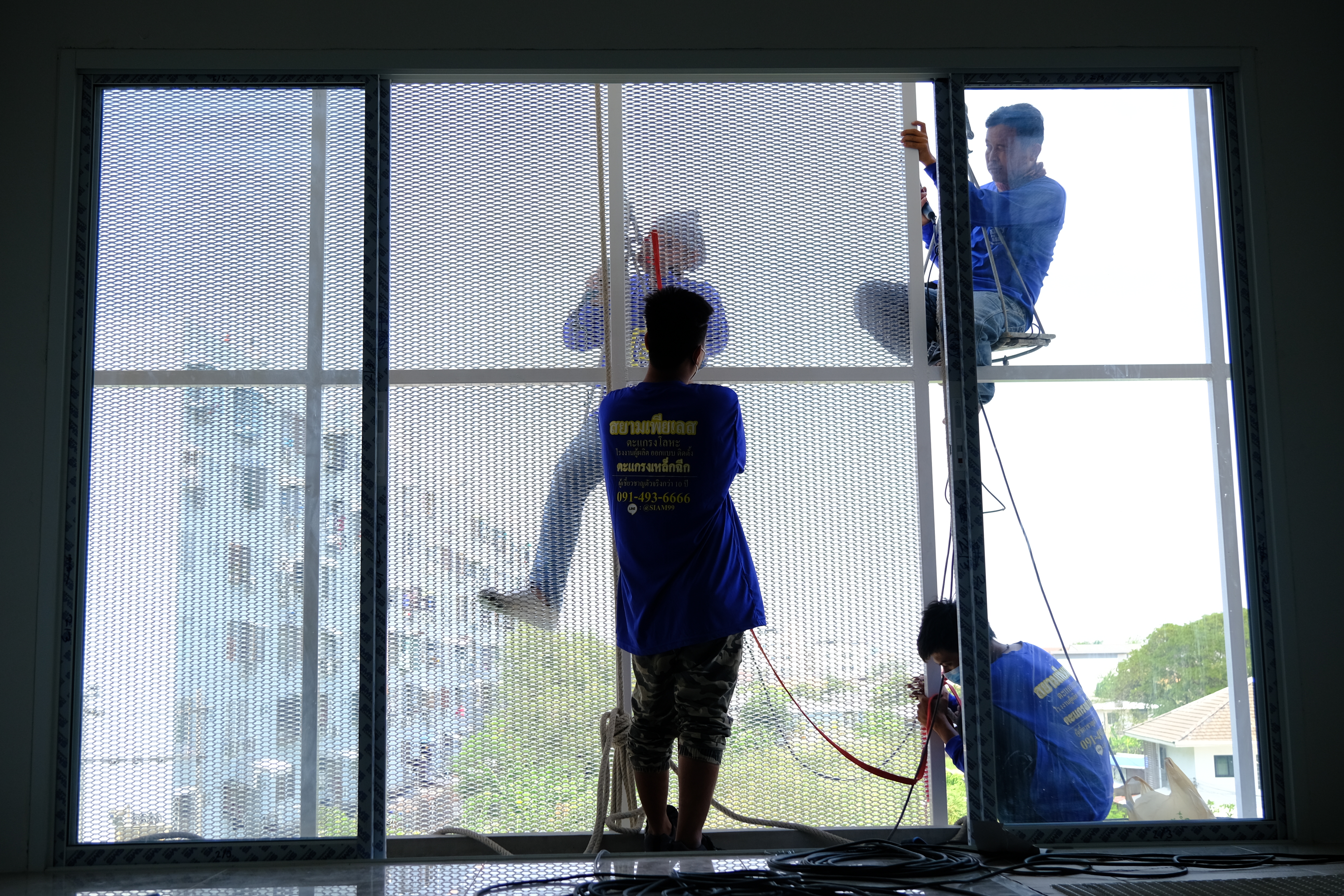 แผ่นเจาะรู,หน้ากากอาคาร,ตะแกรงเหล็ก