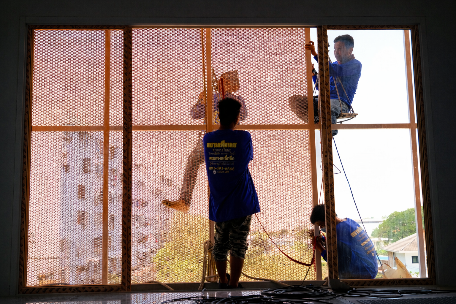 แผ่นเจาะรู,หน้ากากอาคาร,ตะแกรงเหล็ก