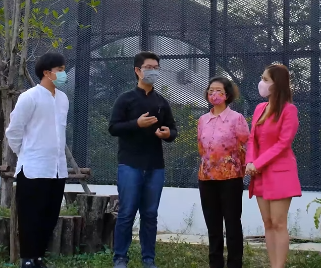 ร้านค้าเฟ่ ใกล้ทางเข้าสวนหลวง ร.9